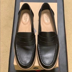 Speery loafers size 8.5 like new black